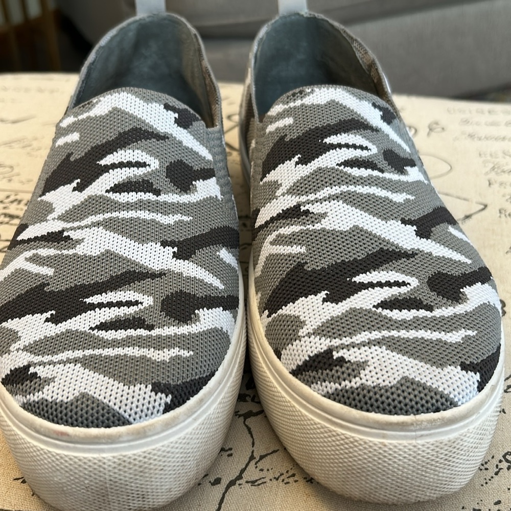 Steve Madden Maygee Women's Camouflage Slip On Sneakers Size 9 🩶🤍🖤 - Picture 2 of 11